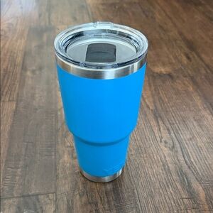 Yeti Sky Blue 25 oz RamblerTravel Mug with Clear Lid